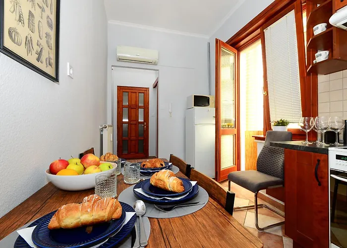 Luxury Central Residence R162